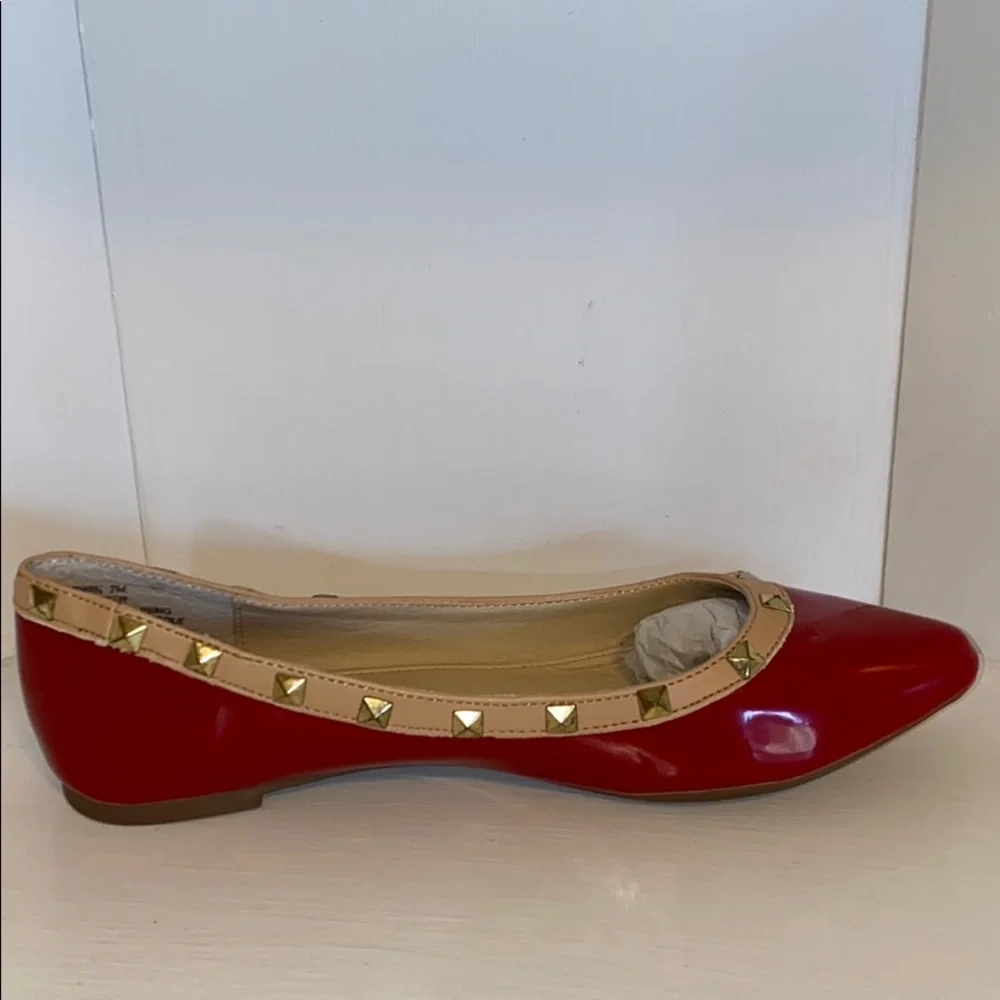 NWOB STEVE MADDEN IRWIN STUD BALLET FLATS RED US7